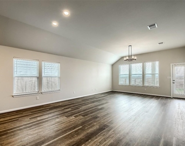113 Thurston Drive - Photo Thumbnail 6