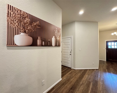 113 Thurston Drive - Photo Thumbnail 3
