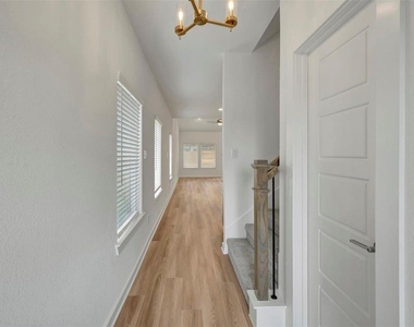 32510 Lantana Fields Road - Photo Thumbnail 13