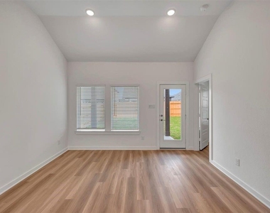 32510 Lantana Fields Road - Photo Thumbnail 16