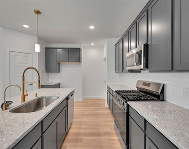 32510 Lantana Fields Road - Photo Thumbnail 3