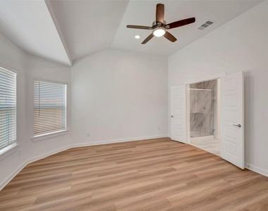 32510 Lantana Fields Road - Photo Thumbnail 6