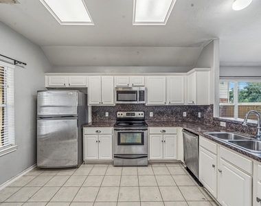 7107 Piney Meadow Court - Photo Thumbnail 4