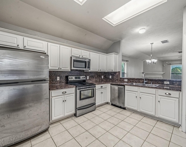 7107 Piney Meadow Court - Photo Thumbnail 5