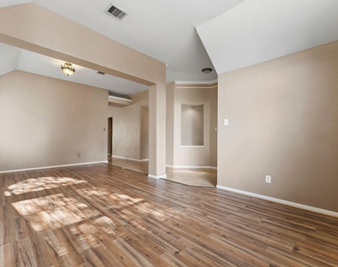30218 Deleon Fields Drive - Photo Thumbnail 8