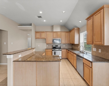 30218 Deleon Fields Drive - Photo Thumbnail 16