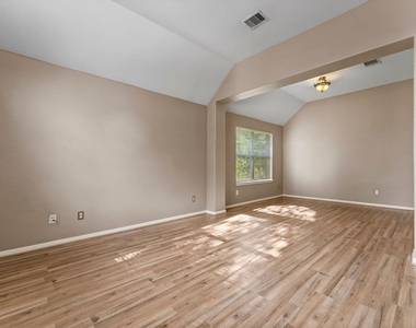 30218 Deleon Fields Drive - Photo Thumbnail 9