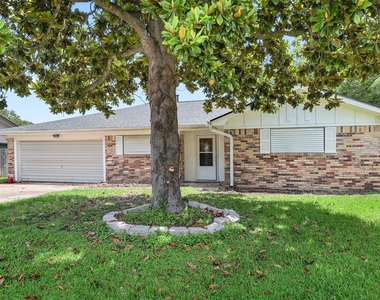 2621 16th Avenue N - Photo Thumbnail 1