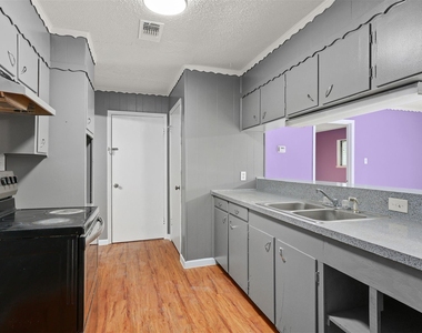 2621 16th Avenue N - Photo Thumbnail 5