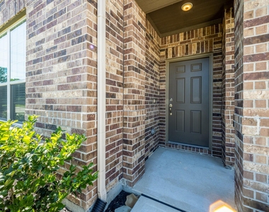 9738 Birdsnest Court - Photo Thumbnail 3