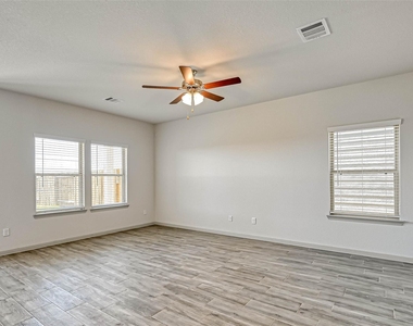 7910 Cypress Country Drive - Photo Thumbnail 9