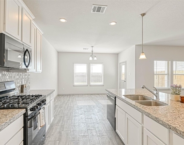 7910 Cypress Country Drive - Photo Thumbnail 15