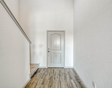 7910 Cypress Country Drive - Photo Thumbnail 8