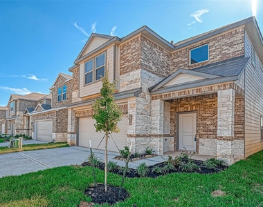 7910 Cypress Country Drive - Photo Thumbnail 3