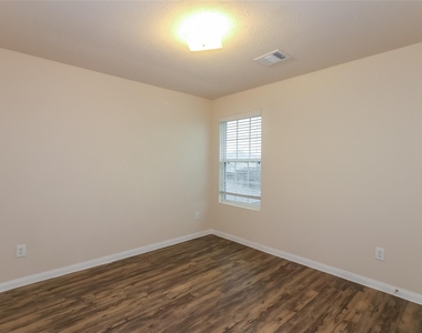 6114 Peaceful Ridge Drive - Photo Thumbnail 10