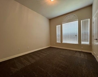 3518 Ellies Lane - Photo Thumbnail 16