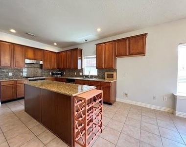 3518 Ellies Lane - Photo Thumbnail 7