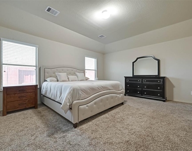 1415 Rodeo Cattle Lane - Photo Thumbnail 12