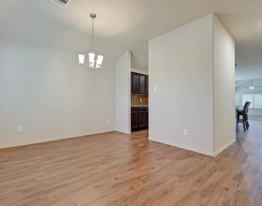 1415 Rodeo Cattle Lane - Photo Thumbnail 4
