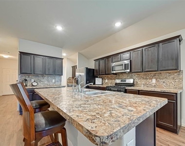 1415 Rodeo Cattle Lane - Photo Thumbnail 6