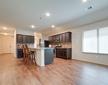 1415 Rodeo Cattle Lane - Photo Thumbnail 5