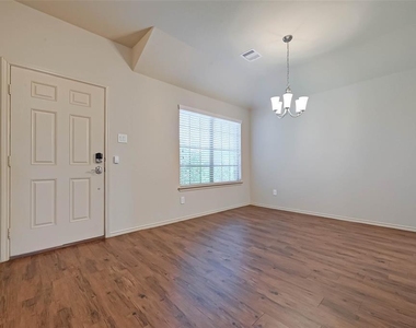 1415 Rodeo Cattle Lane - Photo Thumbnail 2