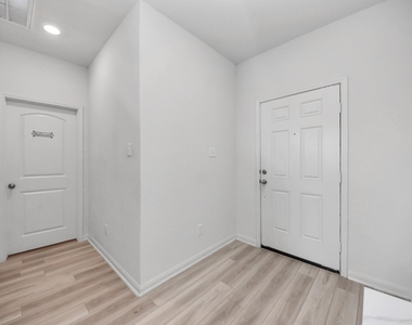 7943 Vacek Meadows Loop - Photo Thumbnail 6
