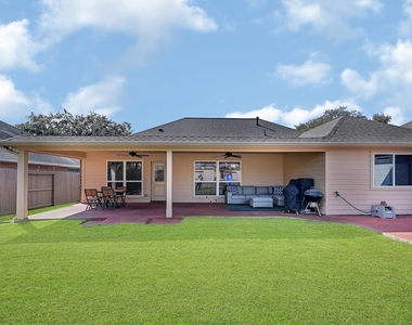 1035 E Hampton Drive - Photo Thumbnail 17