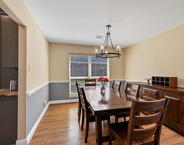 1035 E Hampton Drive - Photo Thumbnail 7