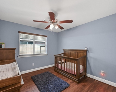 1035 E Hampton Drive - Photo Thumbnail 13
