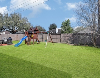 1035 E Hampton Drive - Photo Thumbnail 18