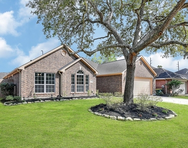 1035 E Hampton Drive - Photo Thumbnail 1