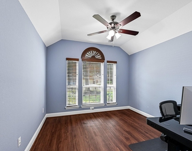 1035 E Hampton Drive - Photo Thumbnail 15