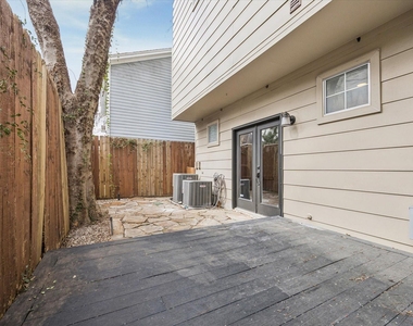 2404 Fairview Street - Photo Thumbnail 23