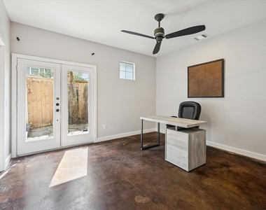 2404 Fairview Street - Photo Thumbnail 20