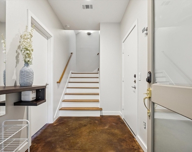 2404 Fairview Street - Photo Thumbnail 11