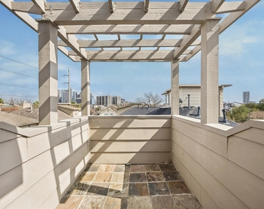2404 Fairview Street - Photo Thumbnail 27