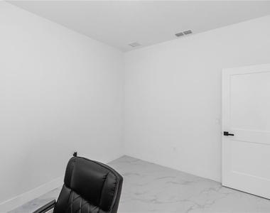 780 Kangaroo Court - Photo Thumbnail 4