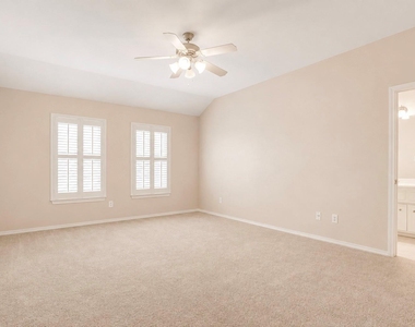 934 E Heights Hollow Lane - Photo Thumbnail 10
