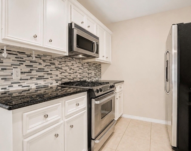 934 E Heights Hollow Lane - Photo Thumbnail 6