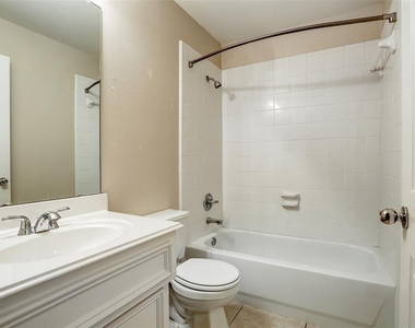 934 E Heights Hollow Lane - Photo Thumbnail 2