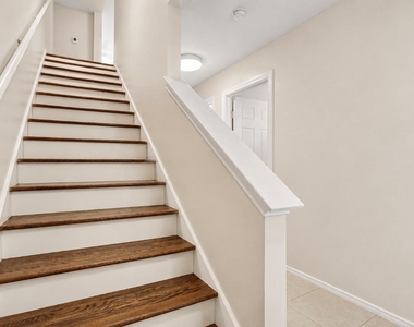 934 E Heights Hollow Lane - Photo Thumbnail 1