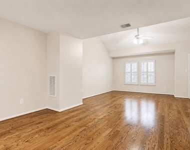934 E Heights Hollow Lane - Photo Thumbnail 4