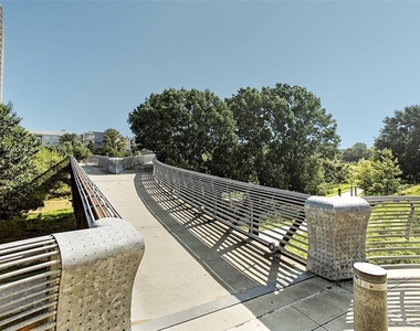 934 E Heights Hollow Lane - Photo Thumbnail 13