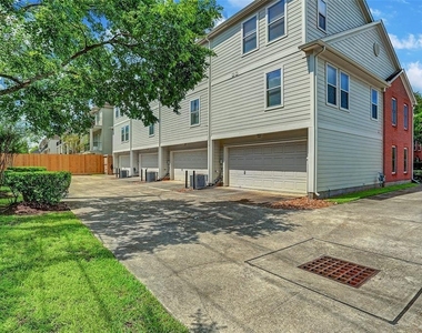 934 E Heights Hollow Lane - Photo Thumbnail 12