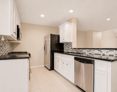 934 E Heights Hollow Lane - Photo Thumbnail 8