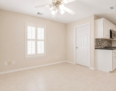 934 E Heights Hollow Lane - Photo Thumbnail 7