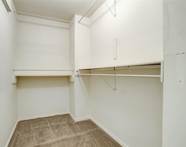 934 E Heights Hollow Lane - Photo Thumbnail 11