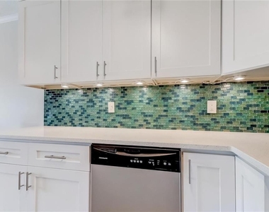 51 Island Way - Photo Thumbnail 13