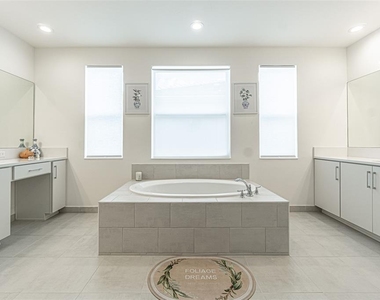 32353 Rosewood Meadow Lane - Photo Thumbnail 24